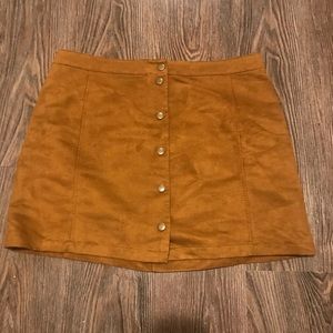 Snap close suede skirt
